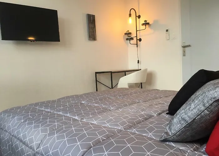 לינה וארוחת בוקר Maison Mignardise - Cite 4*